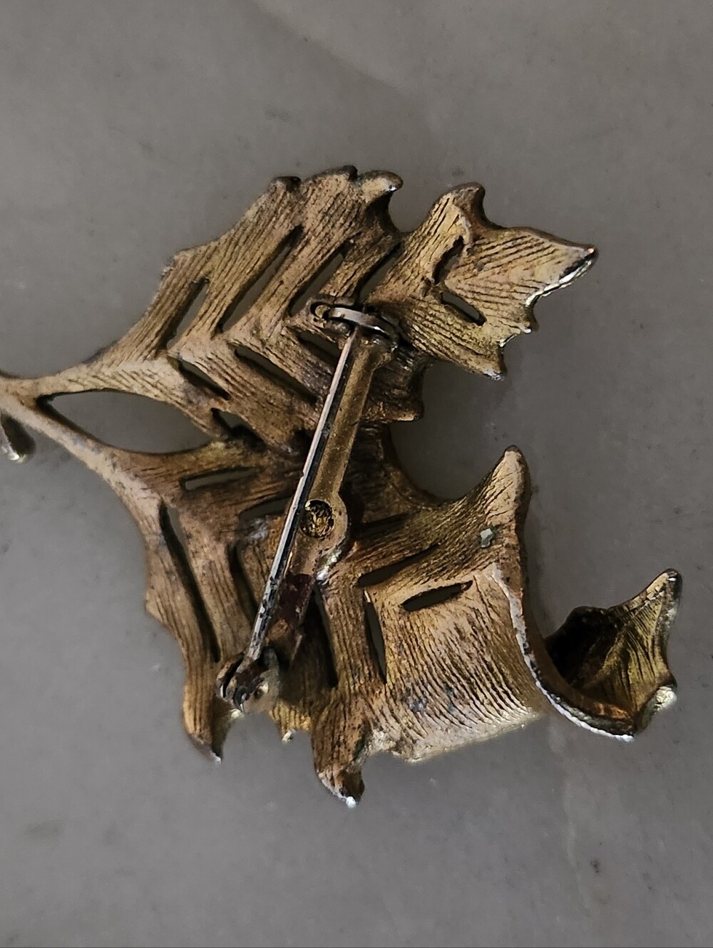 Vtg Textured Gold Tone Double Leaf Brooch - Picture 4 of 6